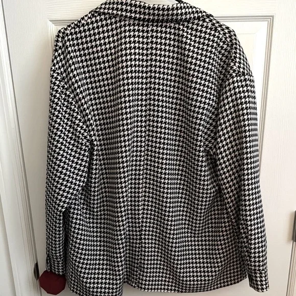 BCBGeneration Houndstooth Shacket - Picture 6 of 8